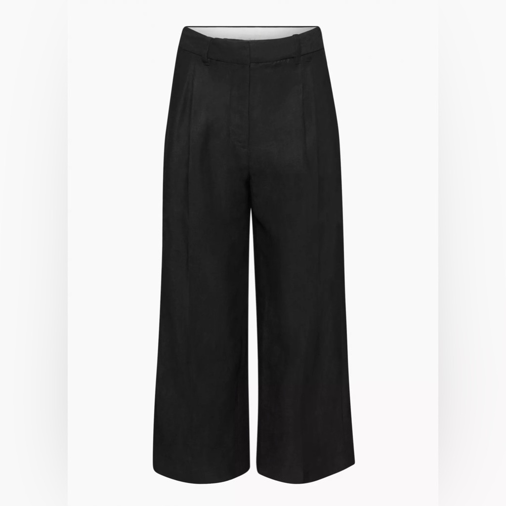 Aritzia The Effortless Cropped Pant in Black